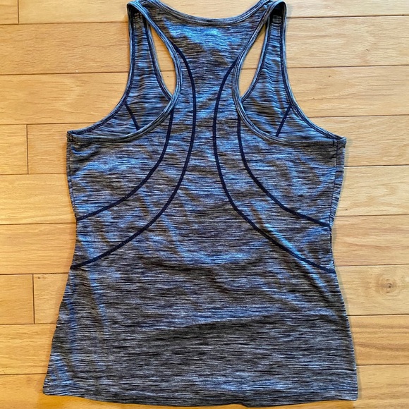 Reebok heather grey tank top size M - Picture 3 of 3